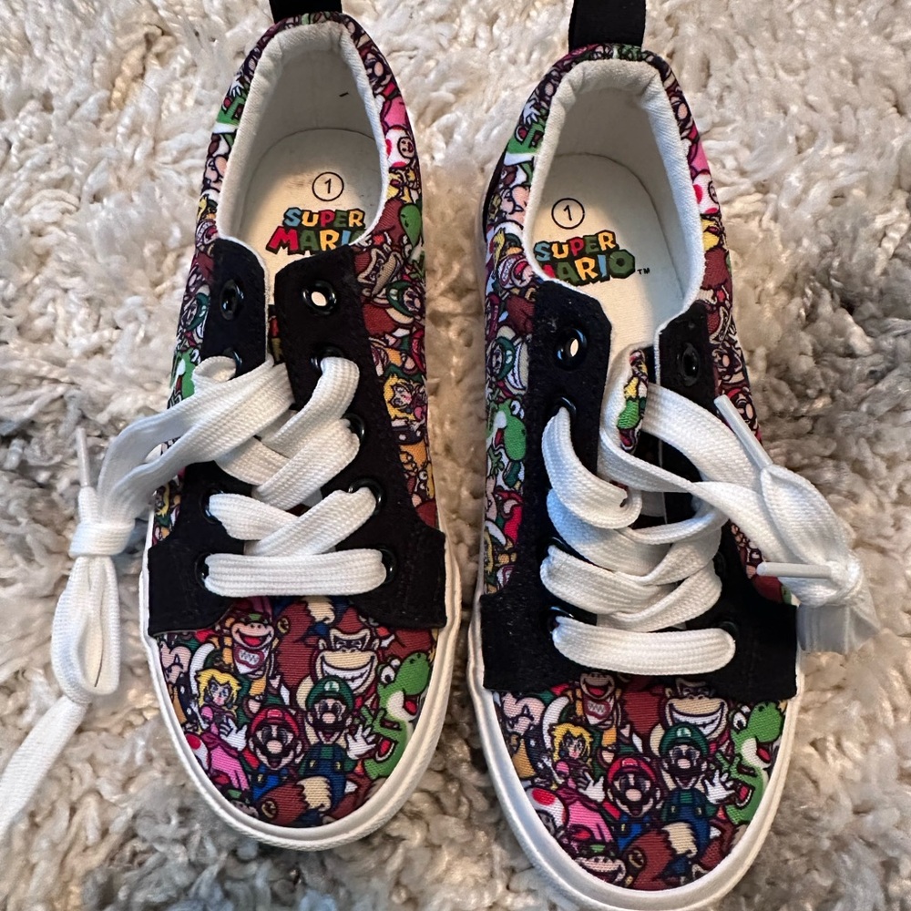 GroundUp Super Mario Nintendo Kids Shoes - Colorful Design - sz 1